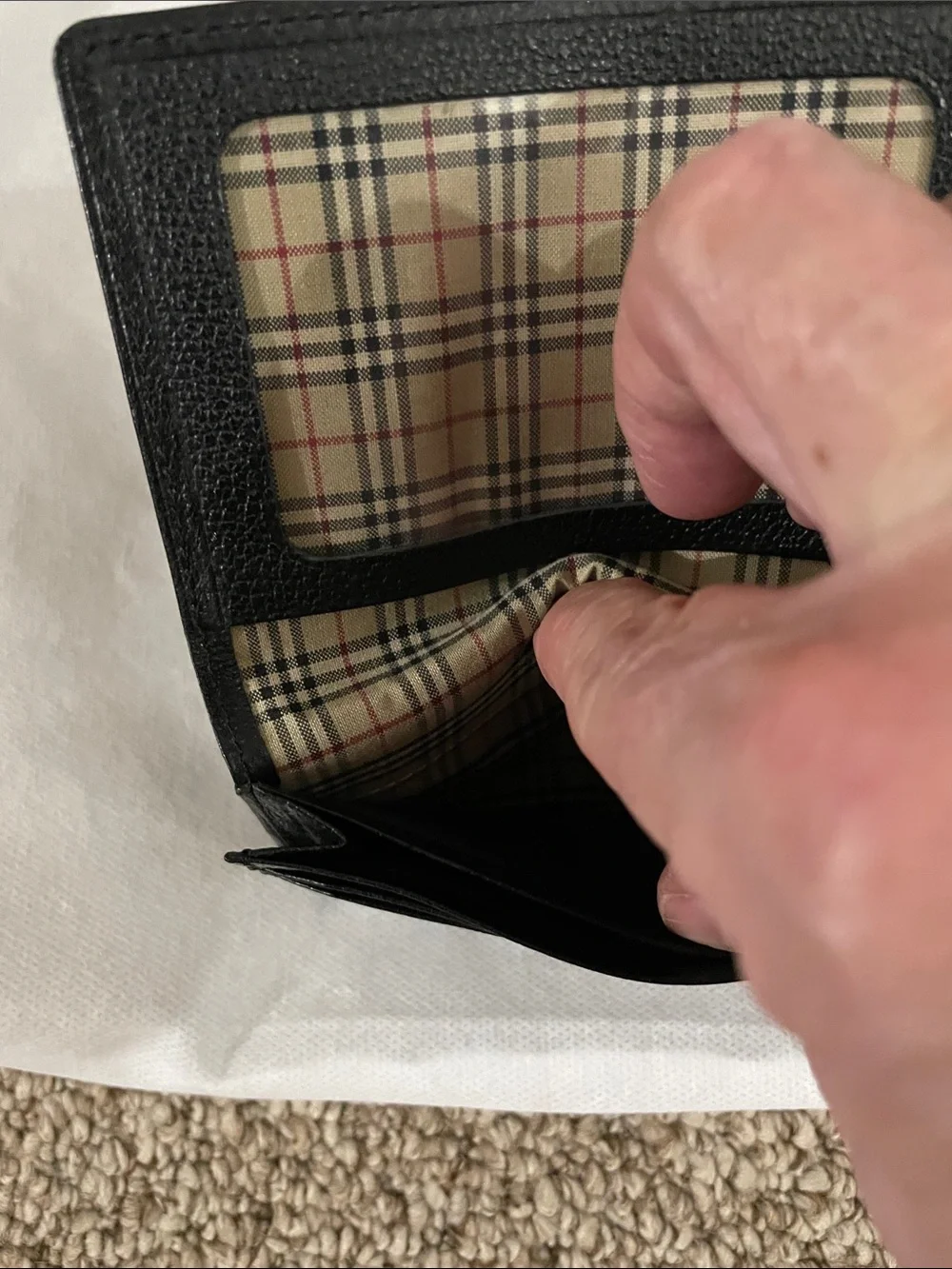 Men's Black Leather Bifold Burberry Wallet - Sleek Everyday Carry